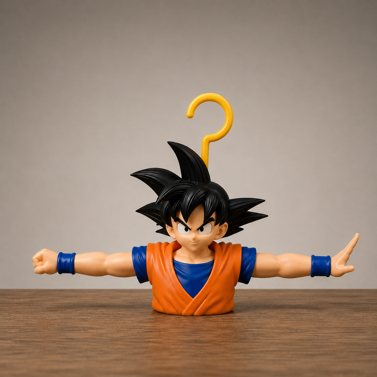 Percha coleccionable Nostalium inspirada en Goku para transformar cualquier armario en una vitrina de colección.