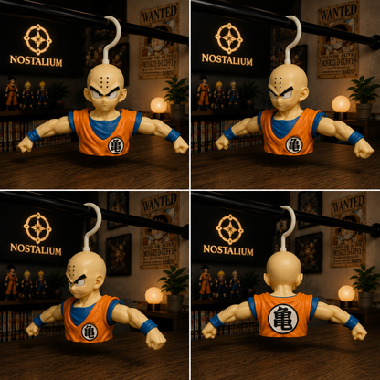Percha decorativa Nostalium inspirada en Krilin de DBZ, diseñada para coleccionistas y fans del anime.